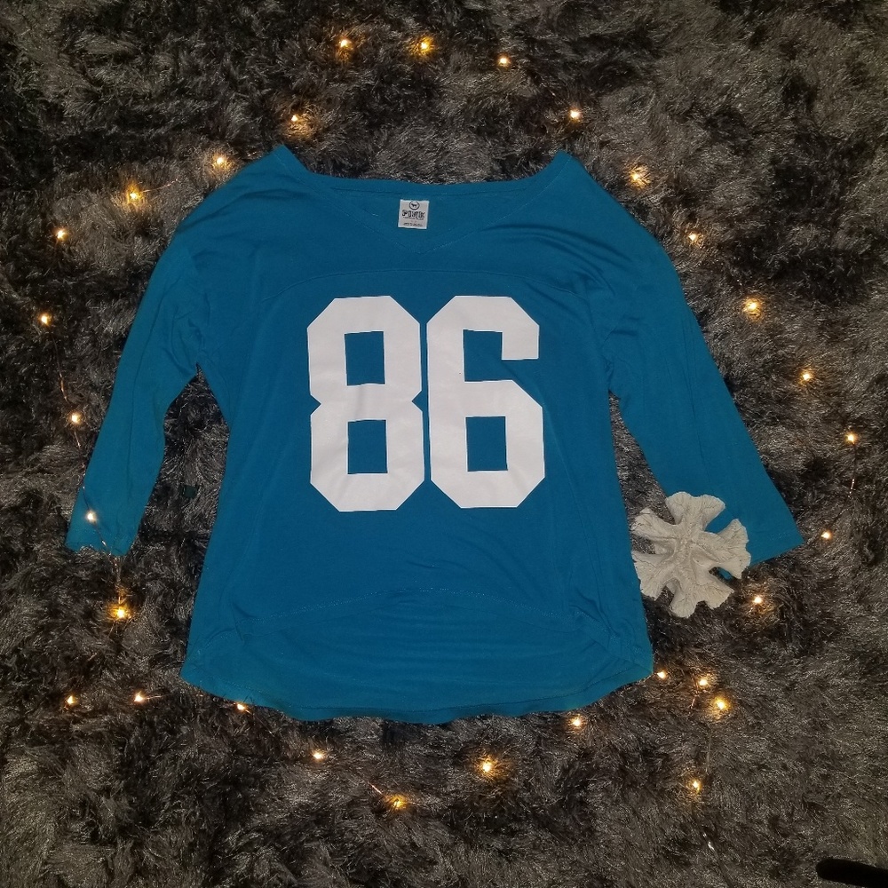 VS V-neck long sleeve shirt